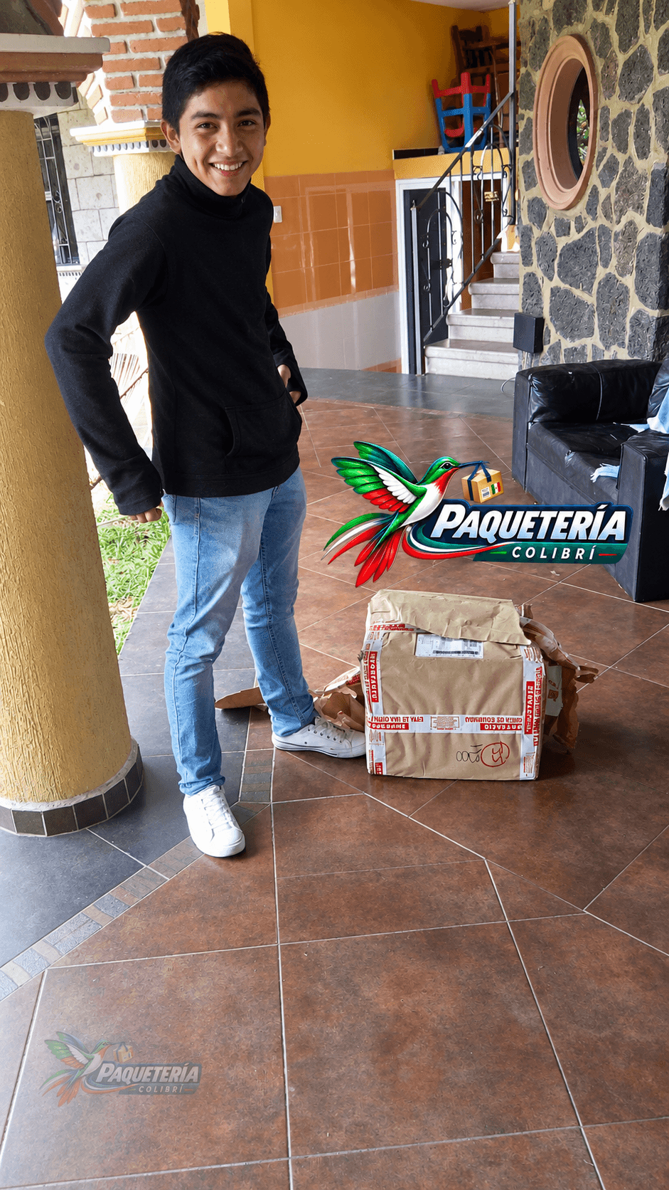 Cliente recibe una caja enviada de Estados Unidos a México con Paquetería Colibrí
